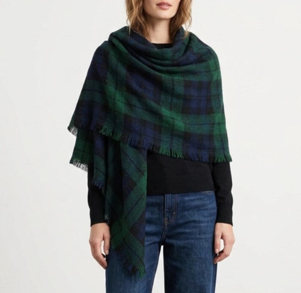 David & Young NWOT Black Watch Plaid Scarf Green Navy Black Frayed Trim Wrap